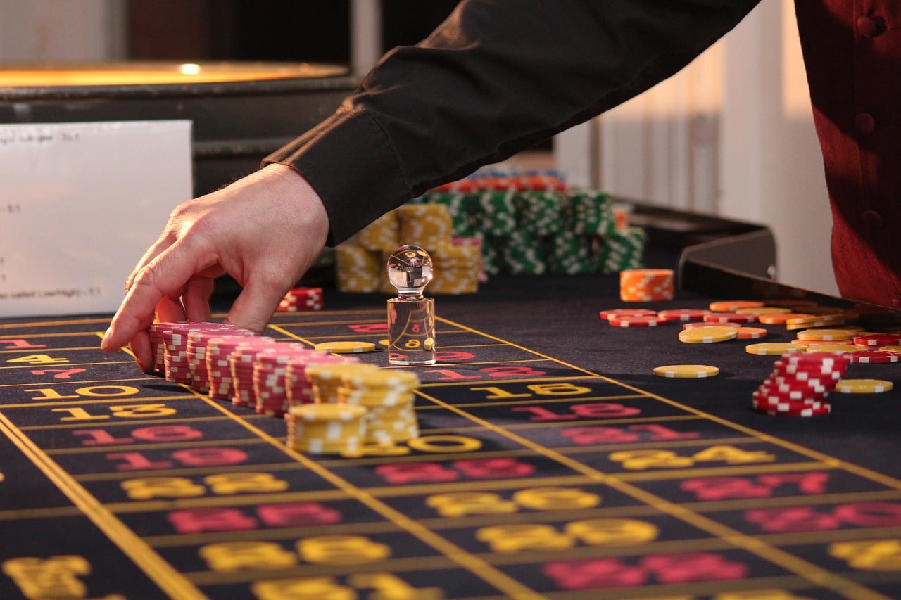 iBet Thai ကတ်ဂိမ်း Baccarat Live Dealer Table ကစားသမားများ MMK ဆုကြေးရရှိနေသောမြင်ကွင်း